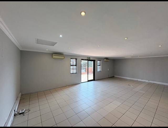 110M² OFFICE TO LET IN FOURWAYS